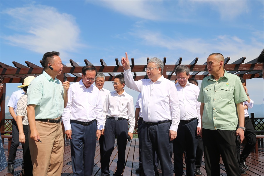 2024.06.23全國(guó)政協(xié)副主席、民盟中央常務(wù)副主席、中國(guó)科學(xué)院院士、清華大學(xué)副校長(zhǎng)王光謙蒞臨金徽股份視察.jpg