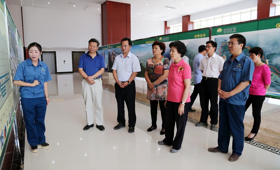 1-2015年8月，全國(guó)政協(xié)副主席、中國(guó)科學(xué)院院士王志珍一行蒞臨金徽股份調(diào)研。.jpg
