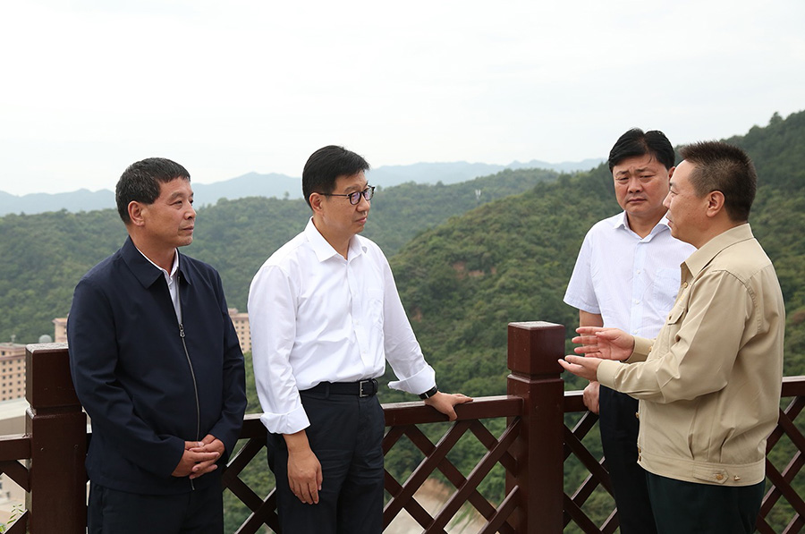13-2021年8月，省委常委、副省長(zhǎng)張錦剛蒞臨公司檢查指導(dǎo)工作。.jpg