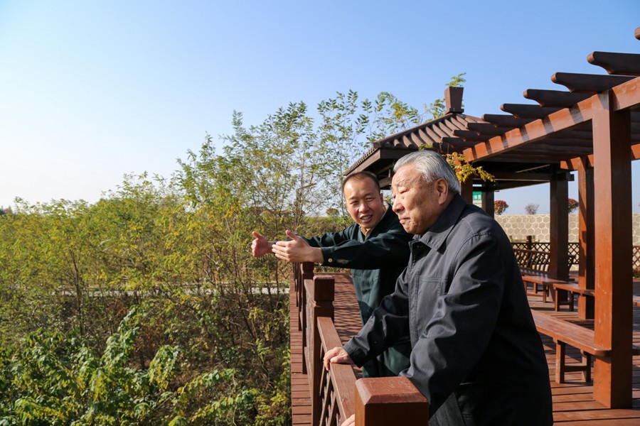 21-2019年10月，國(guó)家水利部原副部長(zhǎng)王守強(qiáng)參觀金徽股份時(shí)盛贊：金徽股份是綠色礦山、文明礦山、美麗礦山。.jpg
