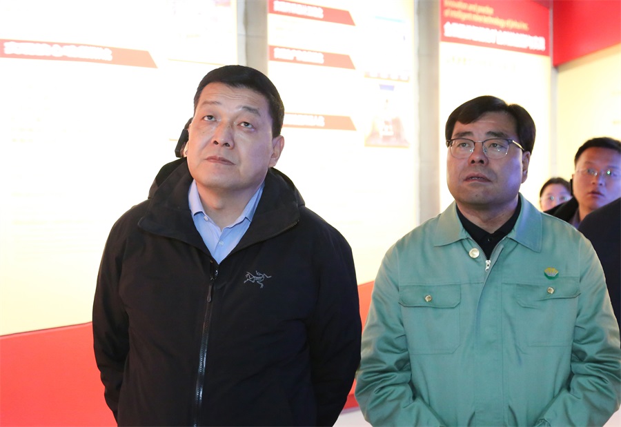 38-2023年12月，民建甘肅省委員會(huì)主任委員，全國(guó)政協(xié)委員，甘肅省政協(xié)常委，省生態(tài)環(huán)境廳廳長(zhǎng)，省核安全局局長(zhǎng)葛建團(tuán)蒞臨金徽股份調(diào)研。.jpg