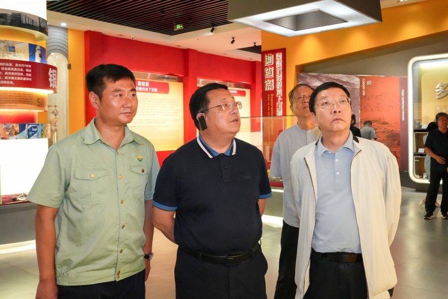 2024.06.23全國(guó)政協(xié)委員、 陜西省政協(xié)副主席、民建陜西省委會(huì)主委李忠民蒞臨金徽股份調(diào)研.jpg