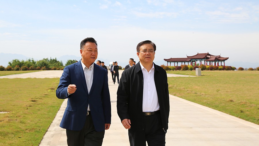 30-2021年5月，省人民檢察院黨組書(shū)記、檢察長(zhǎng)朱玉蒞臨金徽股份調(diào)研綠色礦山建設(shè)工作。.jpg